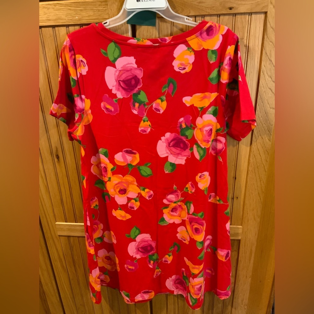 Isaac Mizrahi Red Floral Short Sleeve Tee - Picture 3 of 3